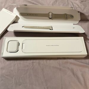 Apple Watch with Elegant Beige Band series 7 in starlight aluminum size 41MM